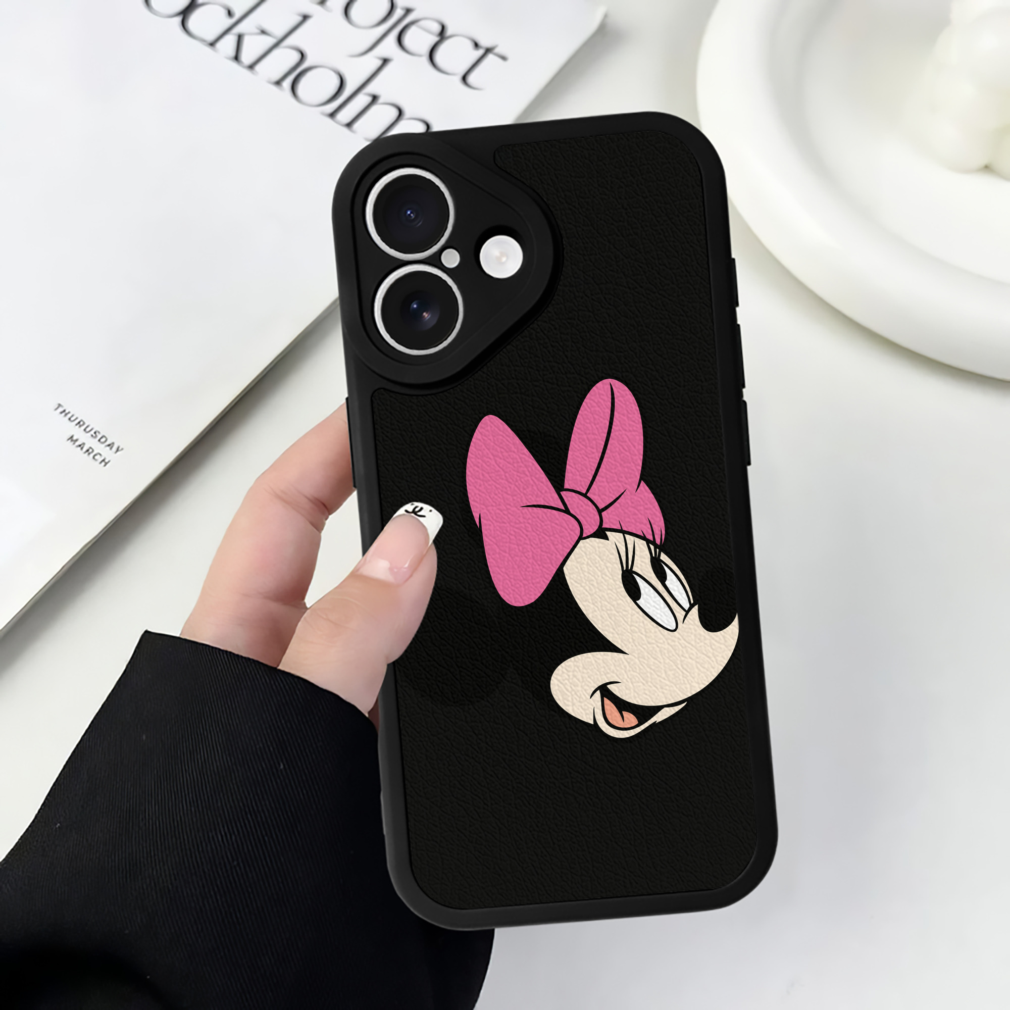 （画像用） ミッキーマウス Mickey Mouse 【iPhone 16シリーズ対応】シリコンスマホケース（レザー調） 材質：シリコン